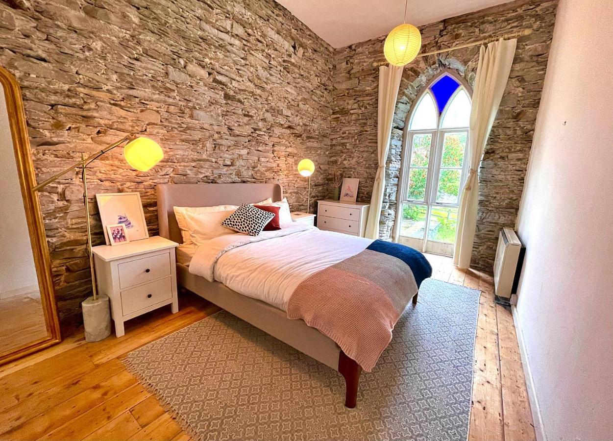 Finest Retreats - Luxury Converted Chapel With Hot Tub & Games Room 迪纳斯马维 外观 照片