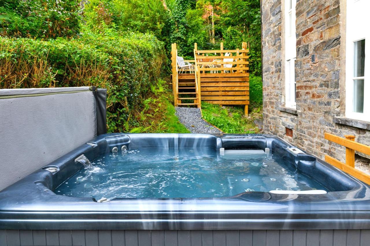 Finest Retreats - Luxury Converted Chapel With Hot Tub & Games Room 迪纳斯马维 外观 照片