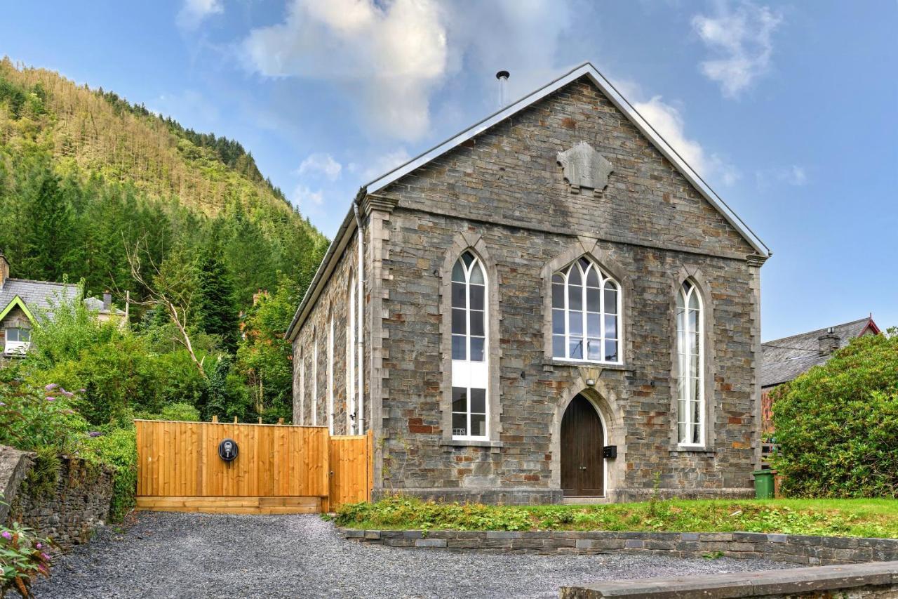 Finest Retreats - Luxury Converted Chapel With Hot Tub & Games Room 迪纳斯马维 外观 照片